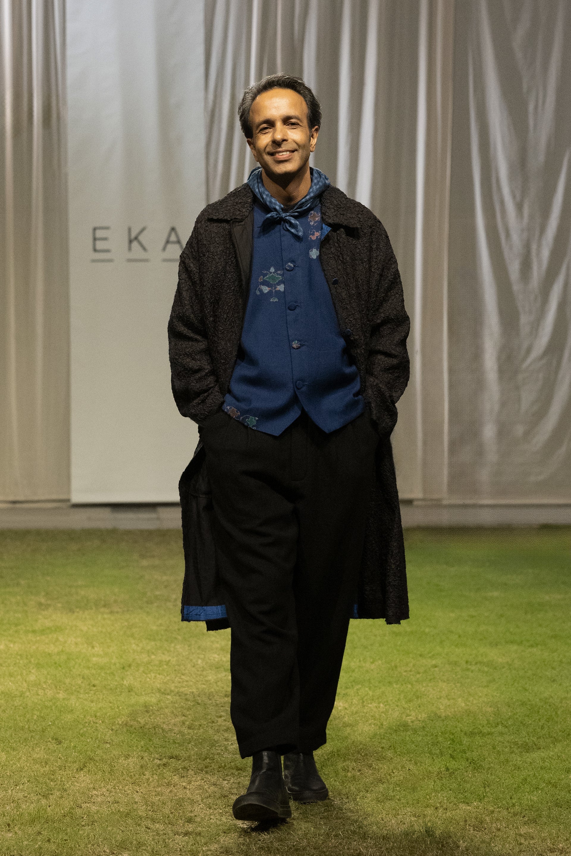 LOOK 44
