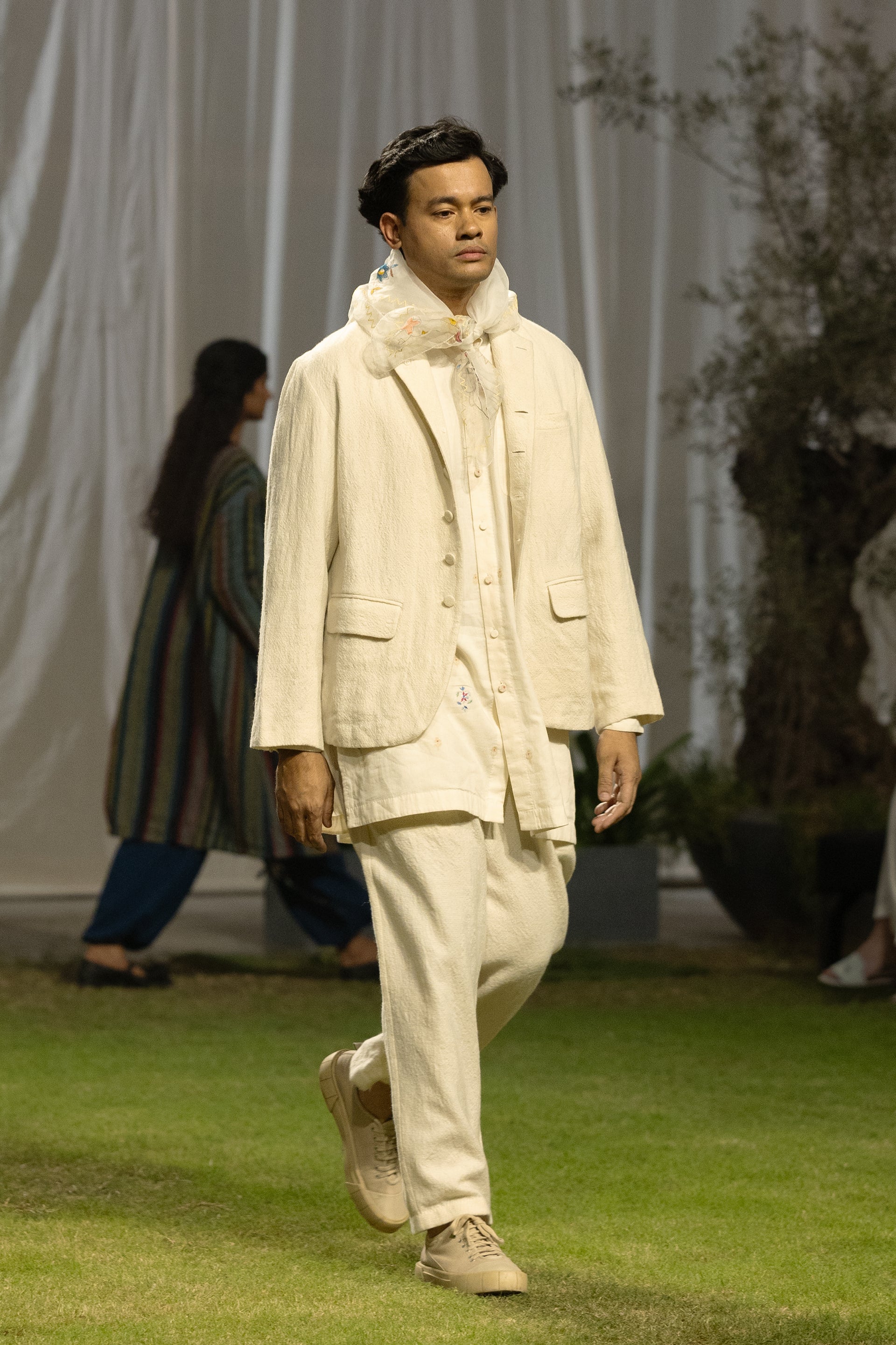 LOOK 47