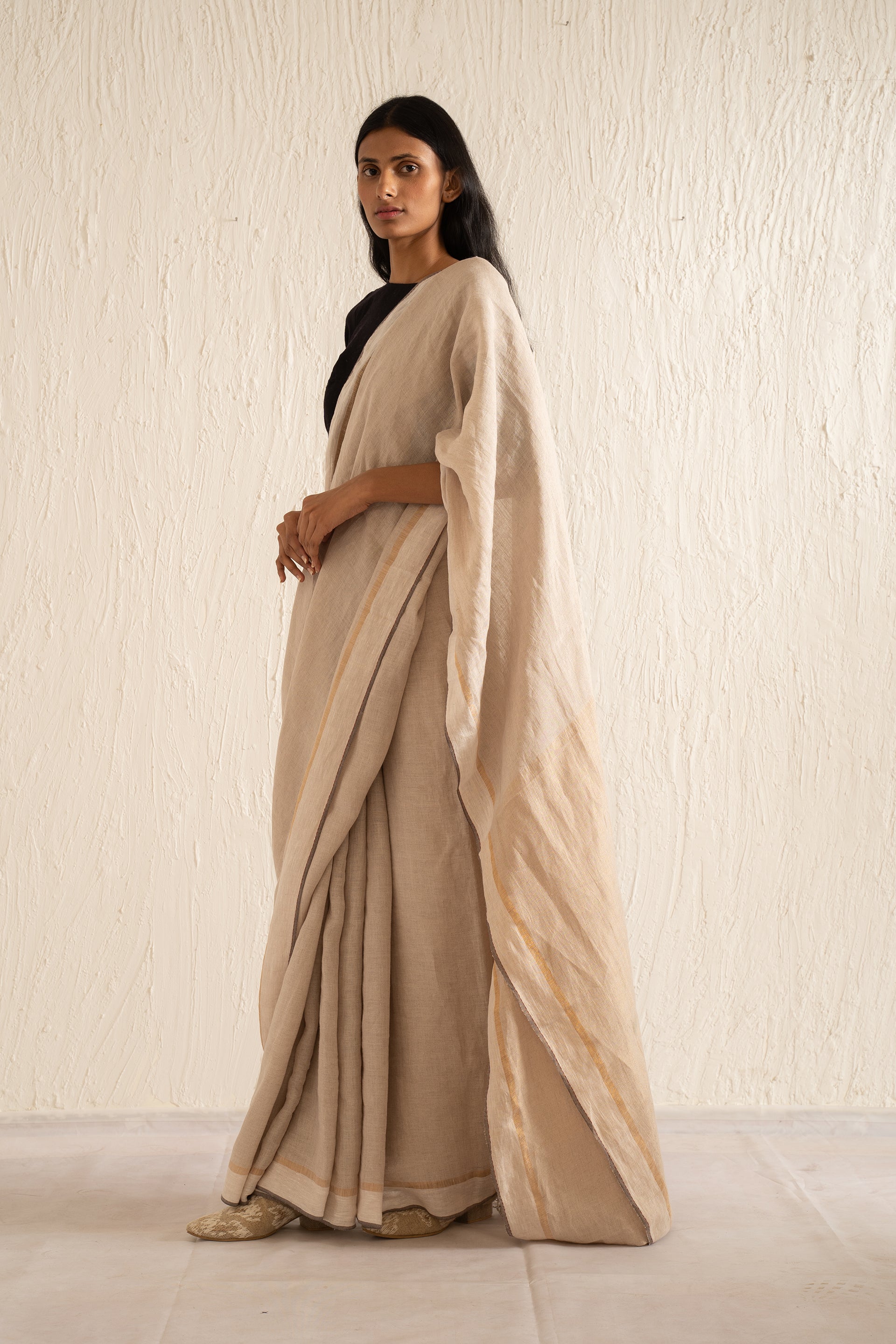 LINEN SAREE WITH ZARI BORDER
