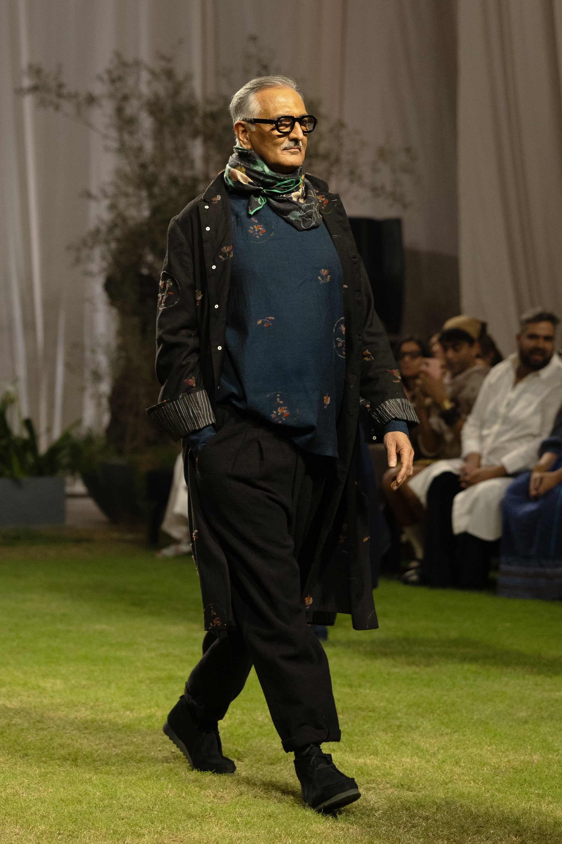 LOOK 37
