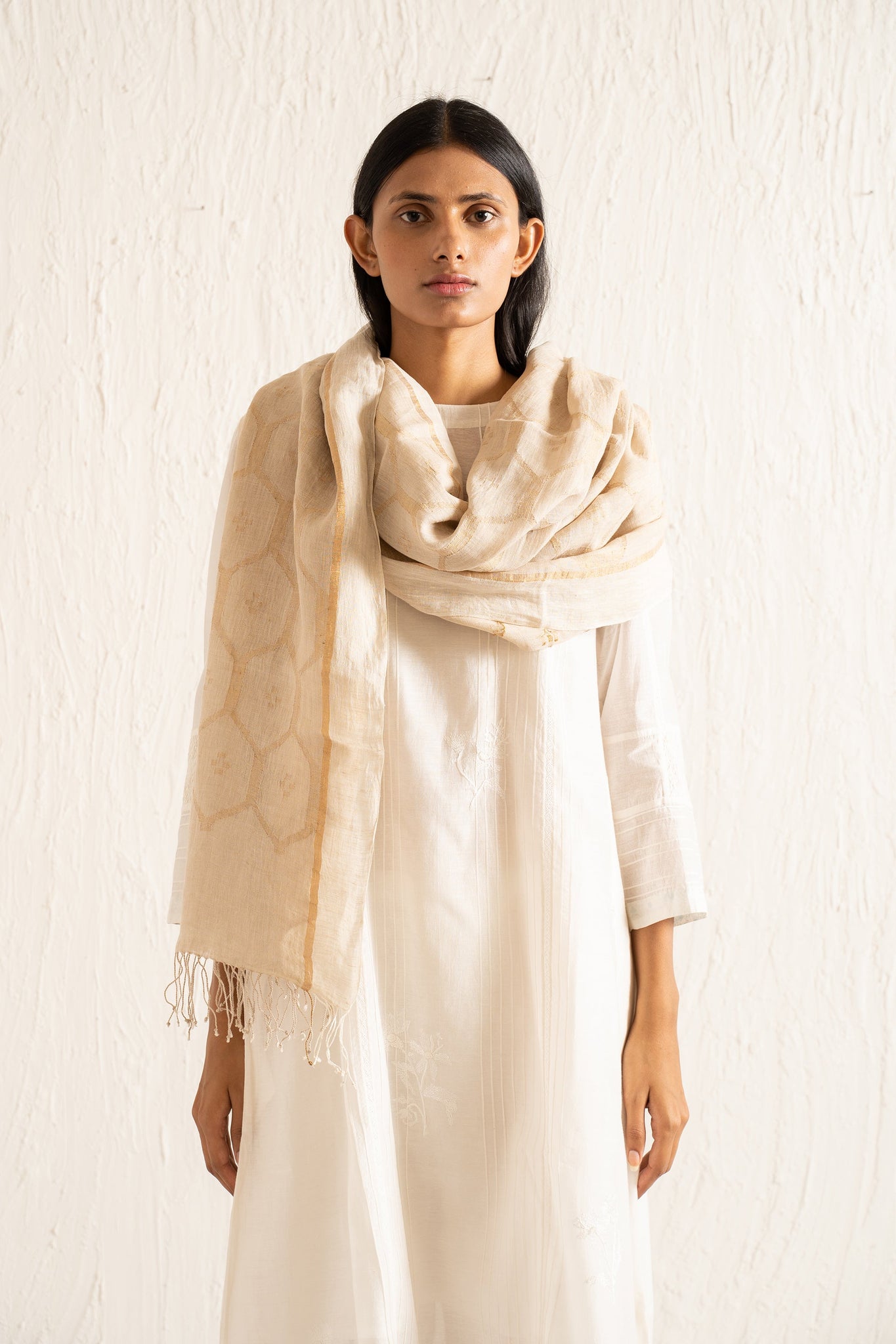 LINEN STOLE WITH ZARI MOTIFS