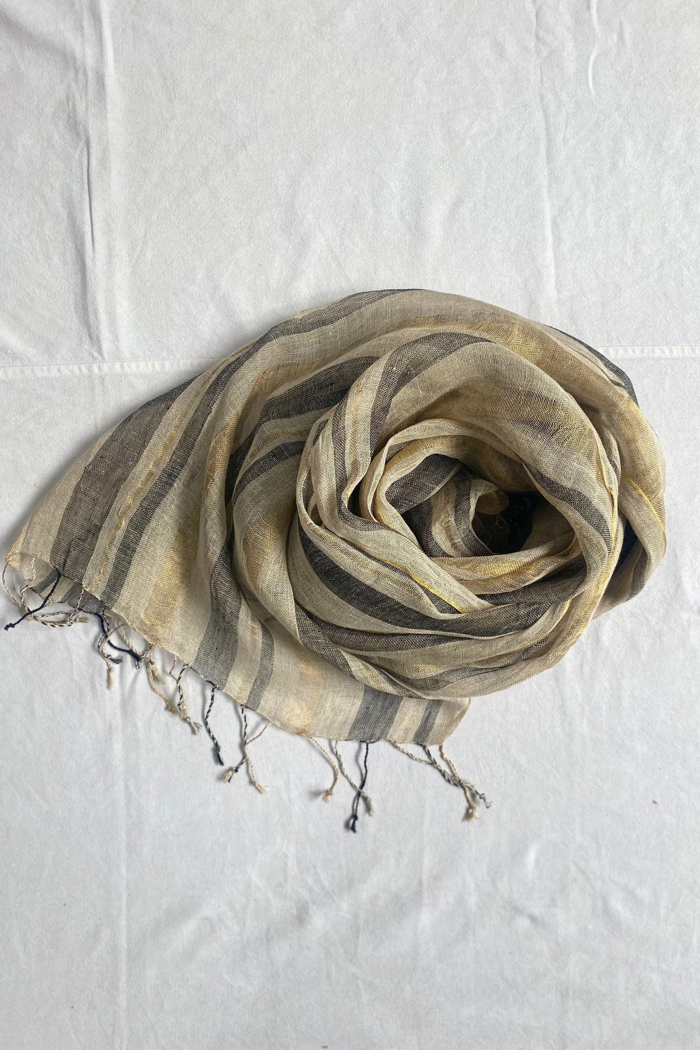 LINEN STOLE WITH ZARI